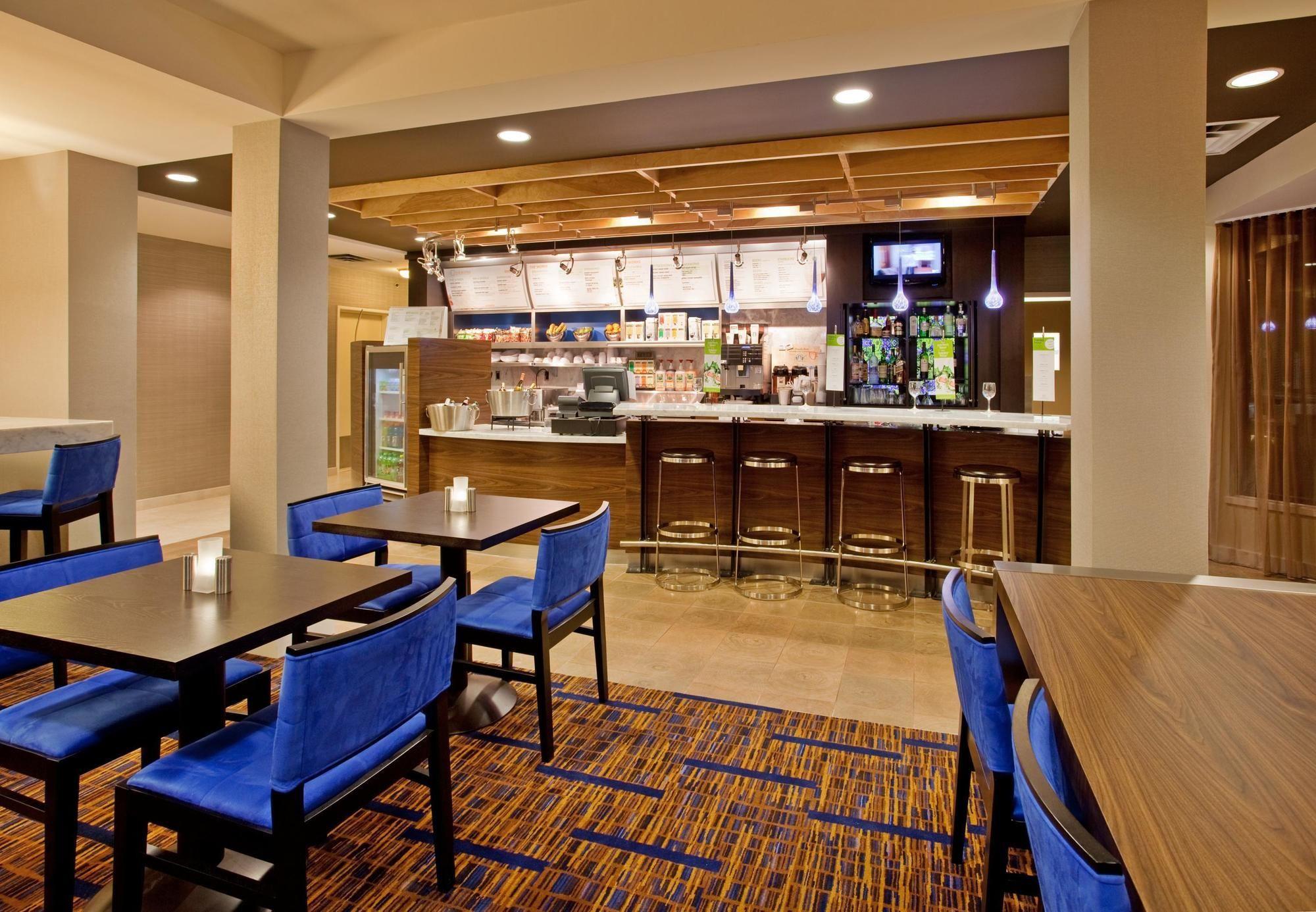 Courtyard Houston Sugar Land/Stafford Hotel Bagian luar foto