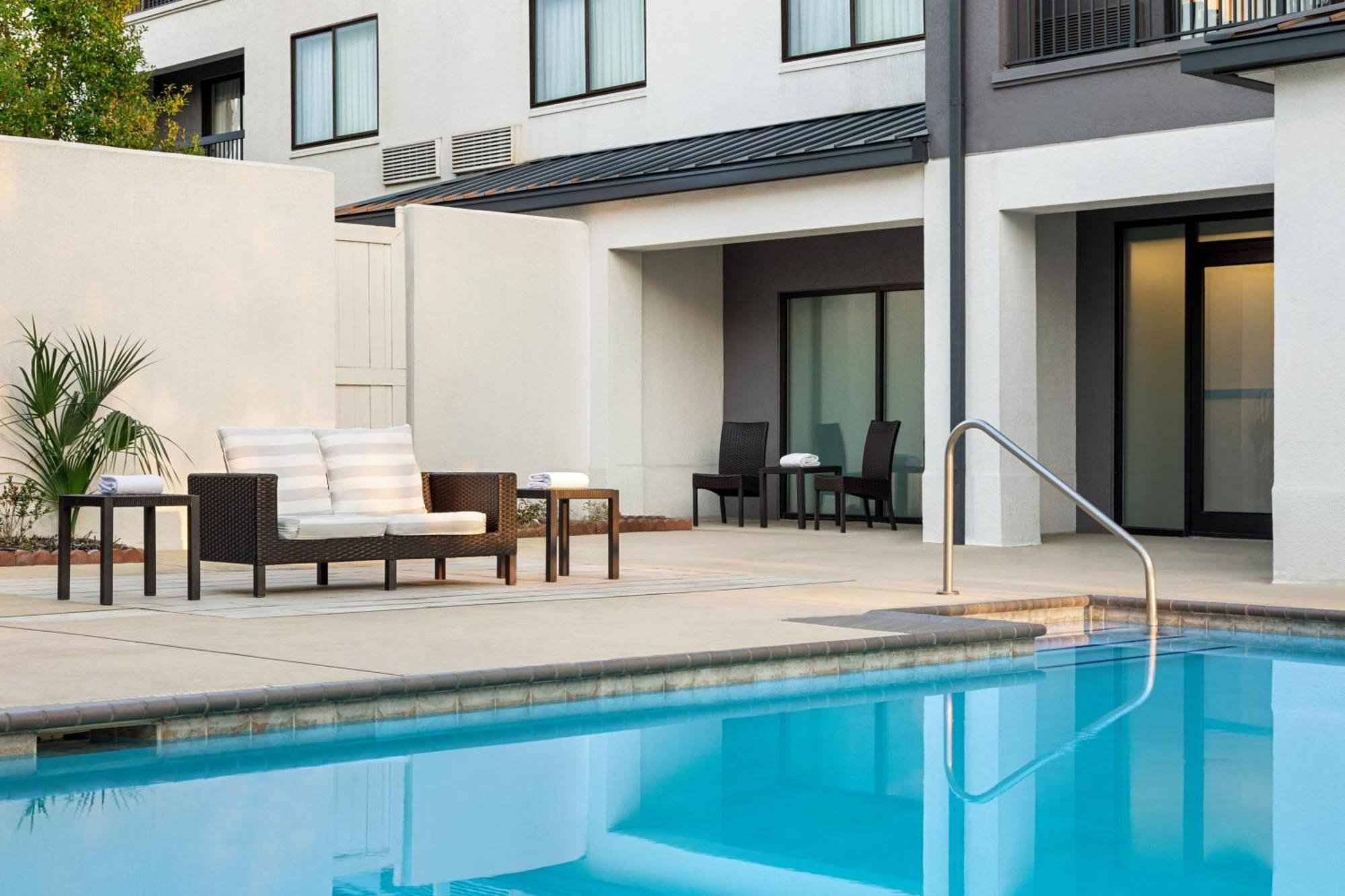 Courtyard Houston Sugar Land/Stafford Hotel Bagian luar foto