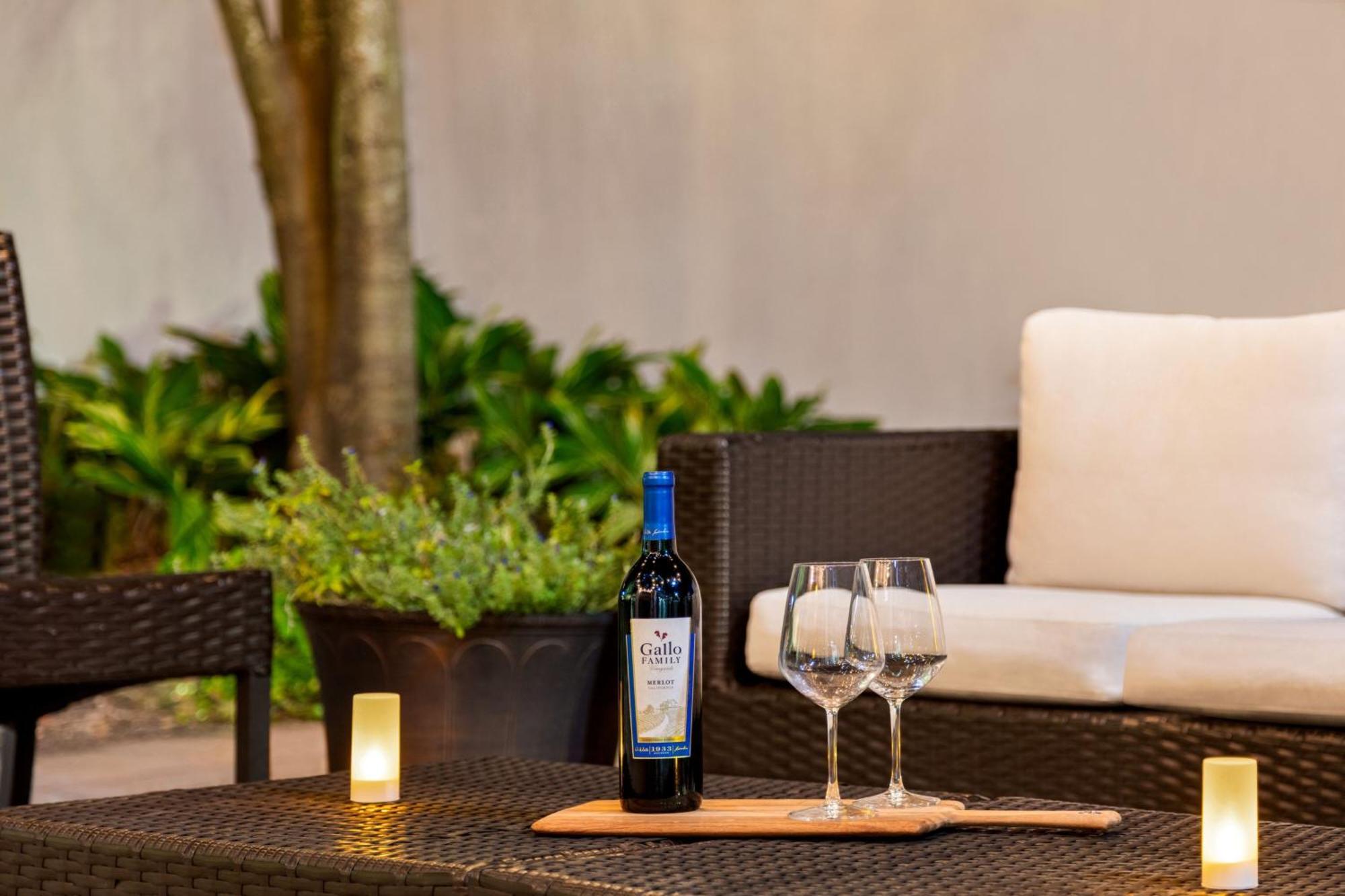 Courtyard Houston Sugar Land/Stafford Hotel Bagian luar foto