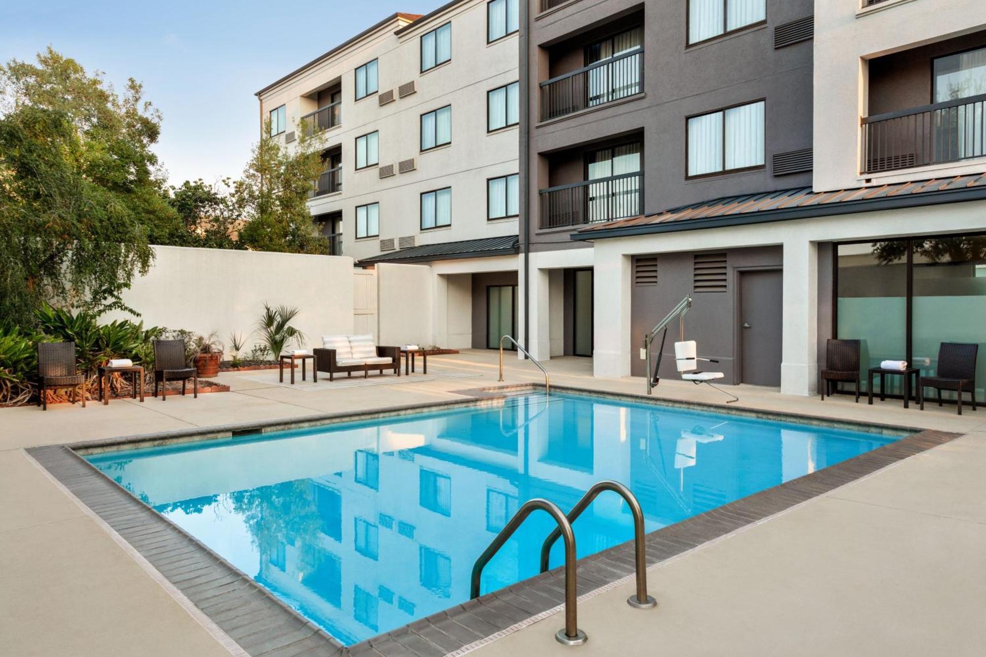 Courtyard Houston Sugar Land/Stafford Hotel Bagian luar foto