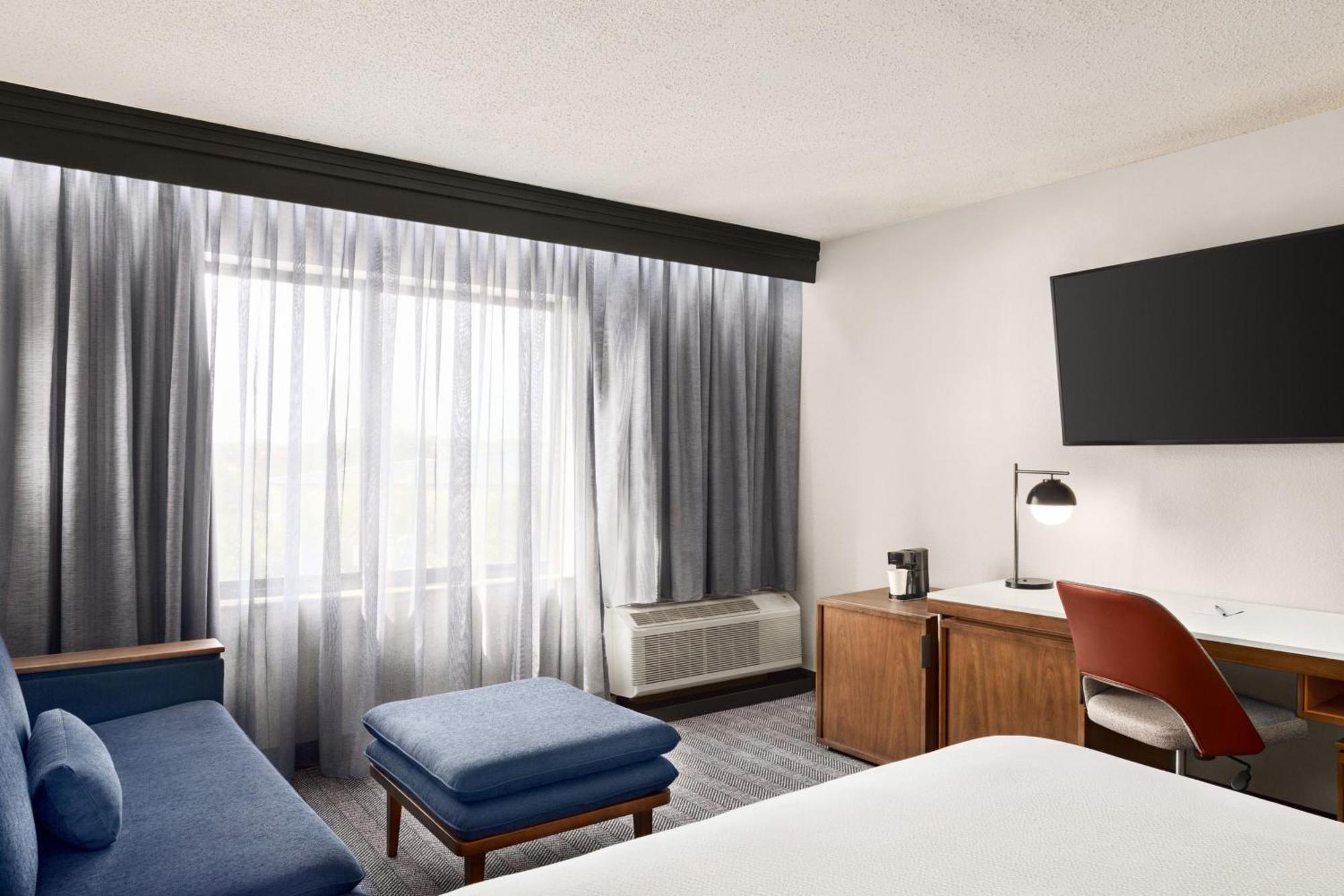 Courtyard Houston Sugar Land/Stafford Hotel Bagian luar foto