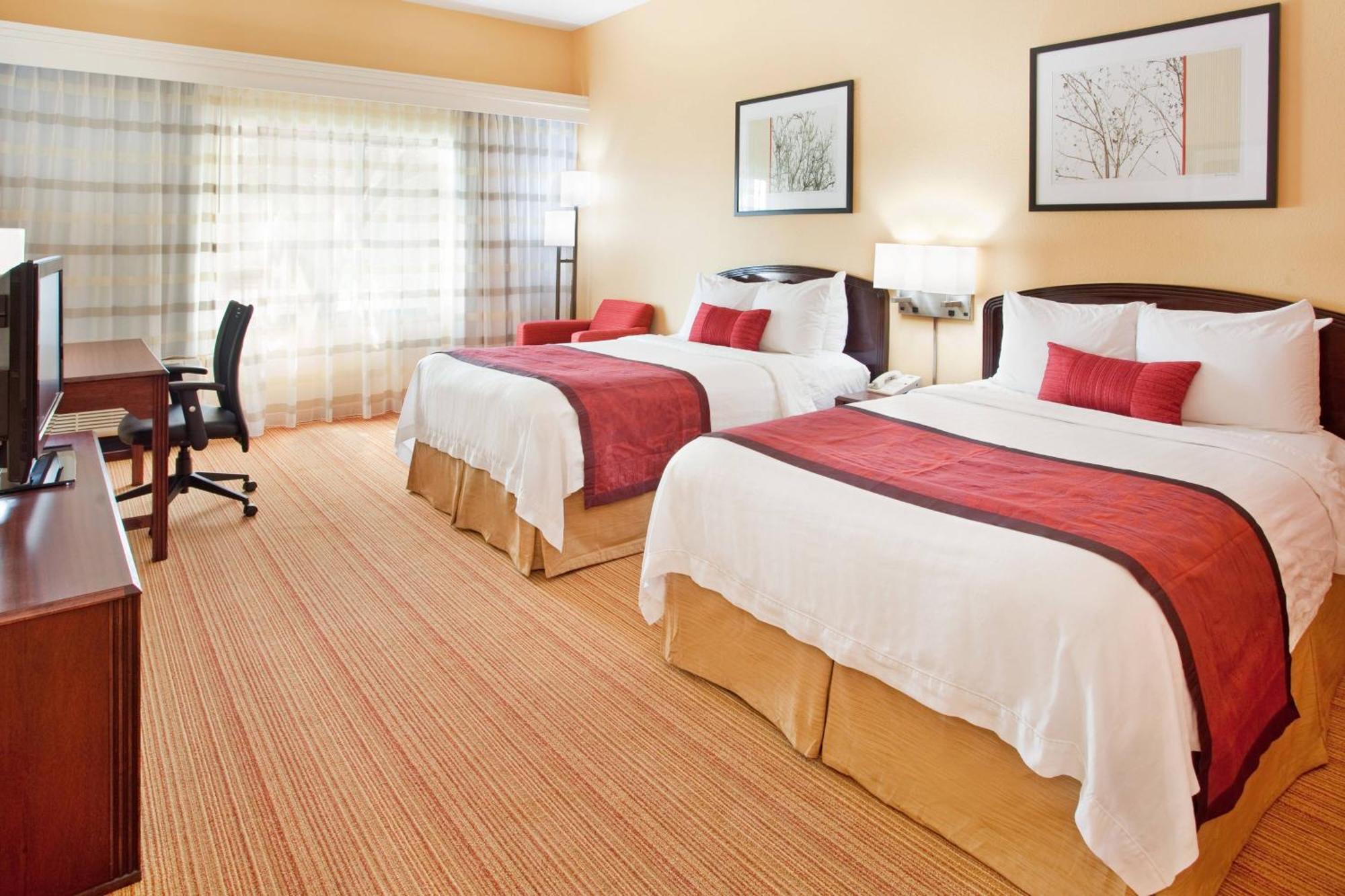 Courtyard Houston Sugar Land/Stafford Hotel Bagian luar foto