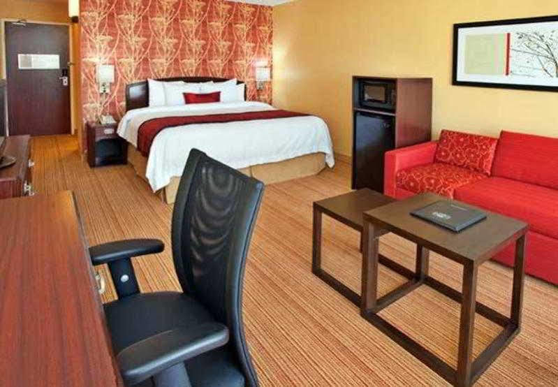 Courtyard Houston Sugar Land/Stafford Hotel Bagian luar foto